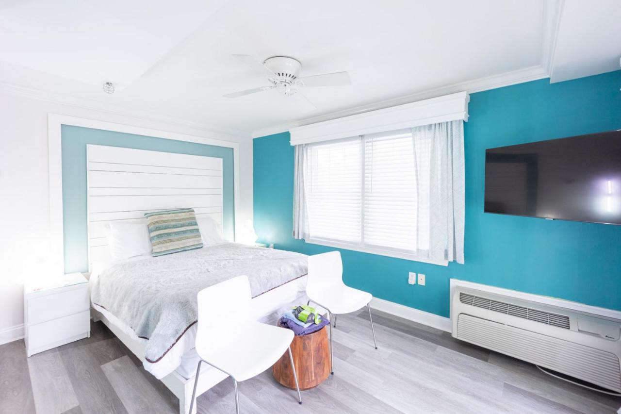 Queen Room - Pet Friendly at Canalside Inn