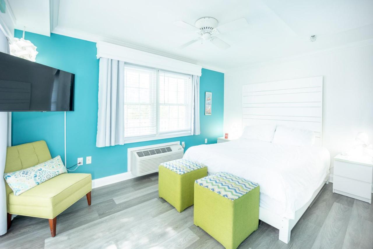 Queen Room - Pet Friendly at Canalside Inn