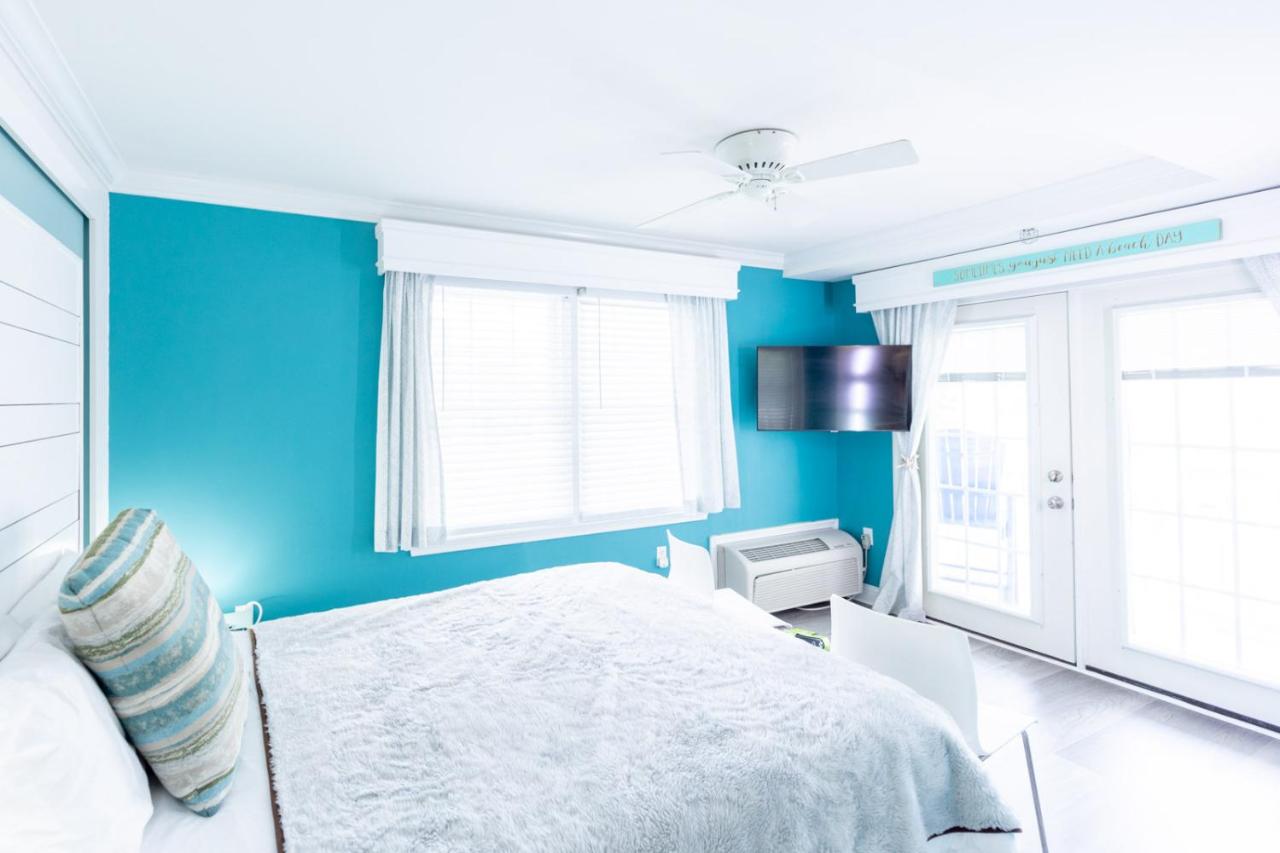 Queen Room - Pet Friendly at Canalside Inn