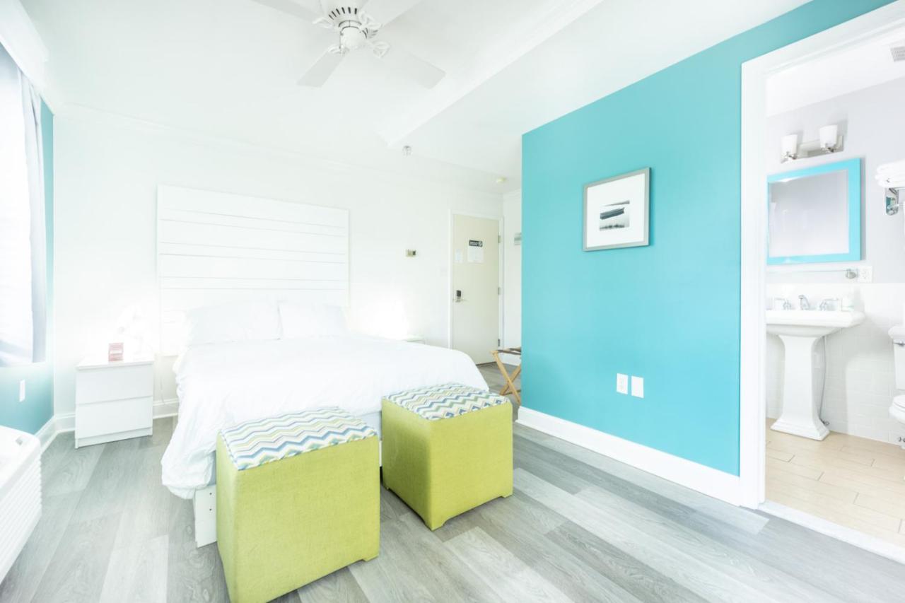 Queen Room - Pet Friendly at Canalside Inn
