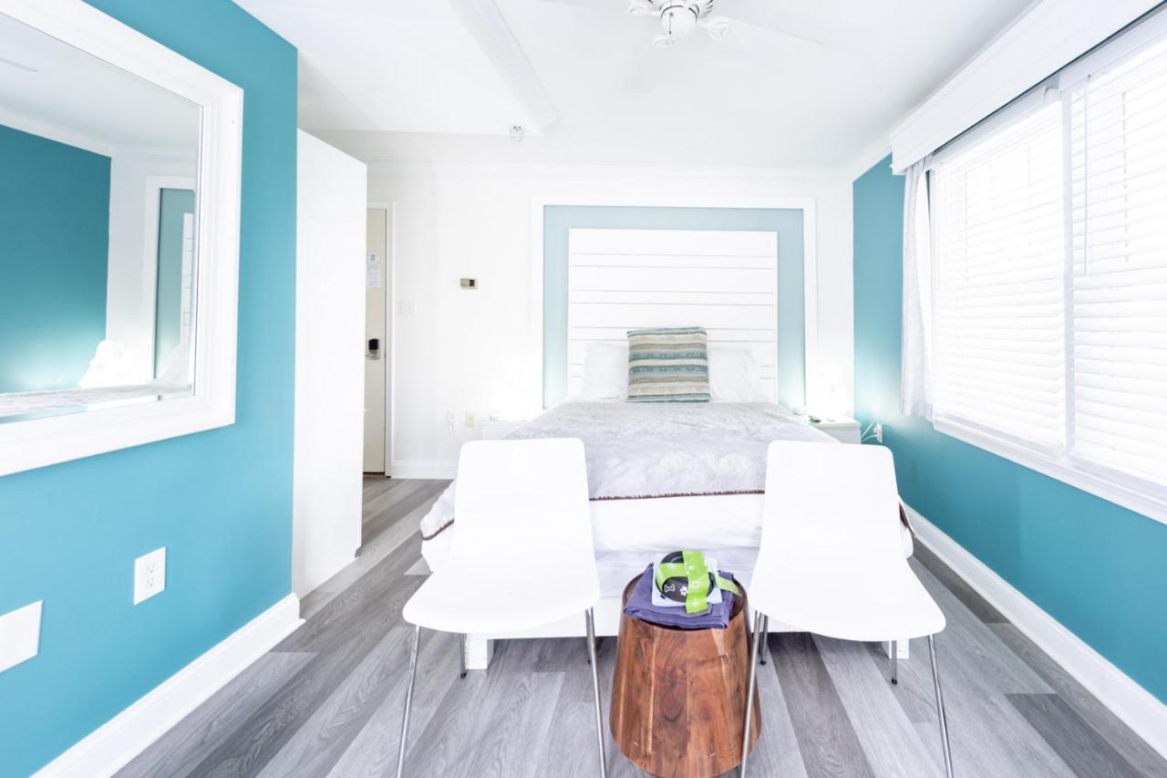 Queen Room - Pet Friendly at Canalside Inn