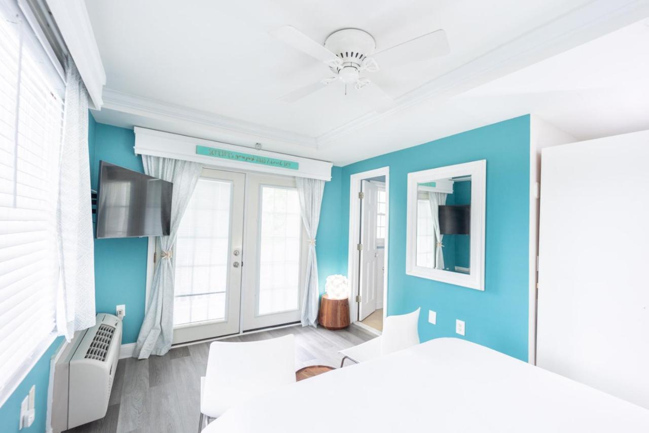 | Canalside Inn