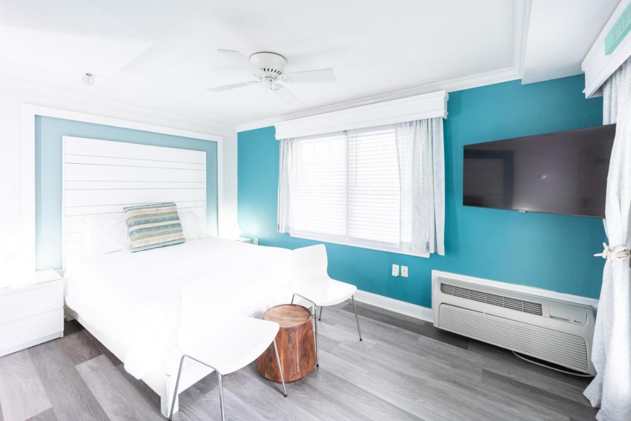 Queen Room - Pet Friendly at Canalside Inn