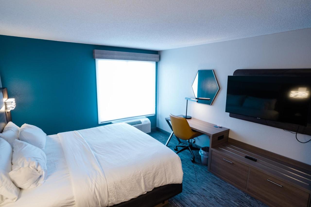 | Holiday Inn Express Hotel & Suites Knoxville-North-I-75 Exit 112, an IHG Hotel