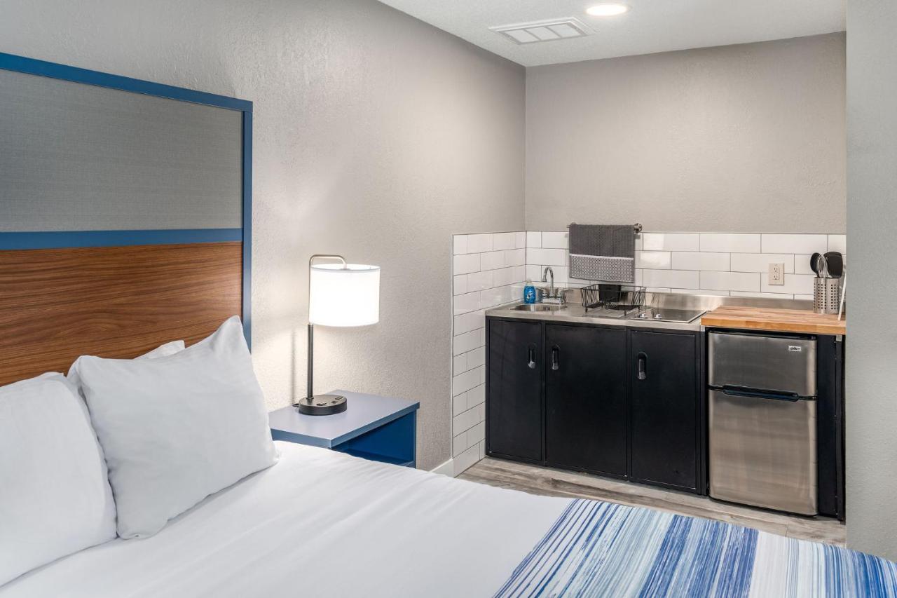 Deluxe Queen Room - Non-Smoking at AmericInn by Wyndham New Richmond