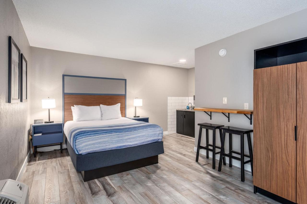 Deluxe Queen Room - Non-Smoking at AmericInn by Wyndham New Richmond