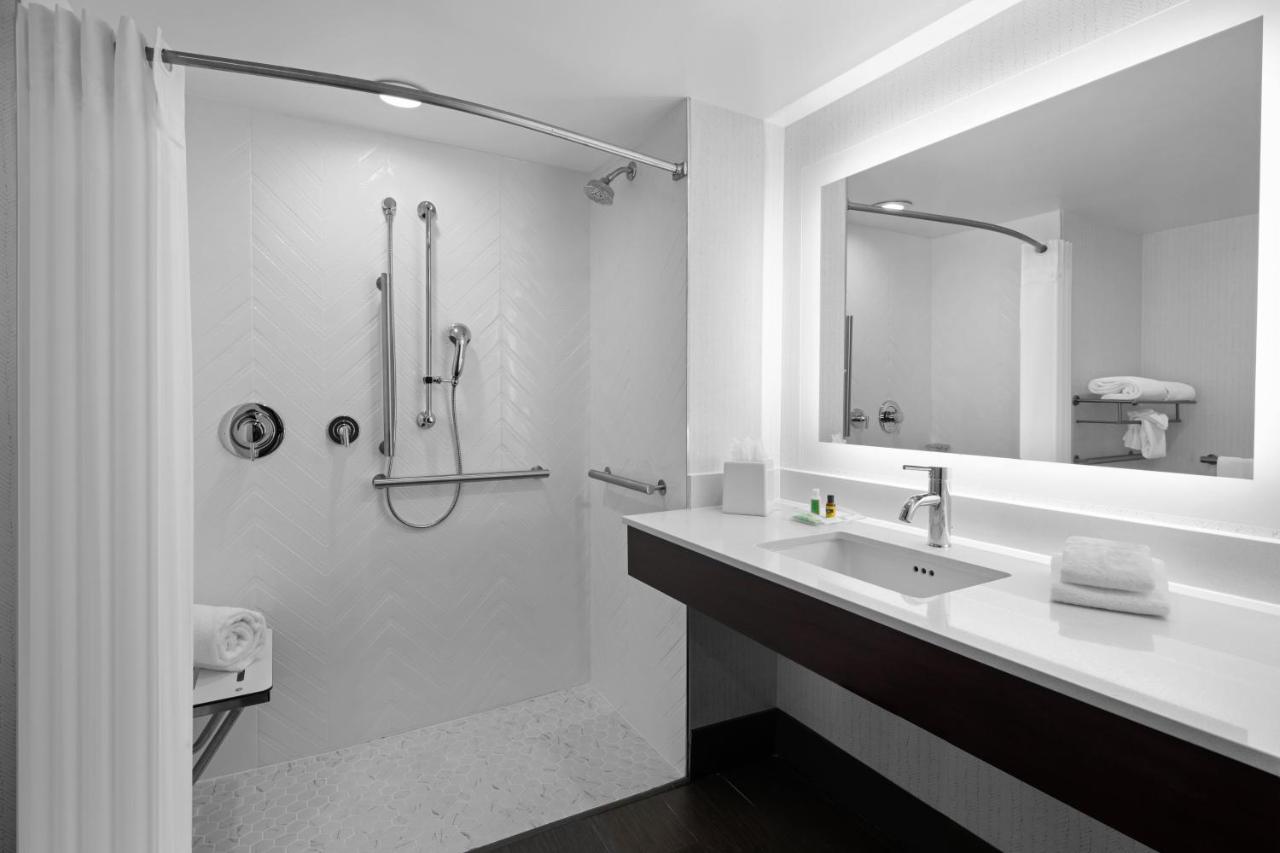 King Room with Mobility Accessible Roll-In Shower at Holiday Inn Hasbrouck Heights-Meadowlands by IHG