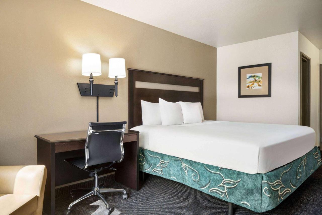Queen Room - Non-Smoking - Non Pet Friendly at Travelodge by Wyndham Yuma