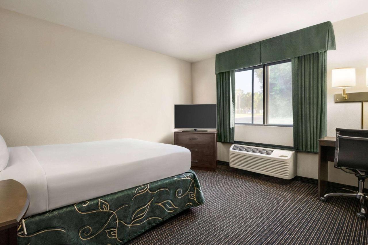 Queen Room - Non-Smoking - Non Pet Friendly at Travelodge by Wyndham Yuma