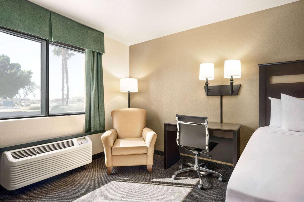 King Room - Non-Smoking - Non Pet Friendly at Travelodge by Wyndham Yuma