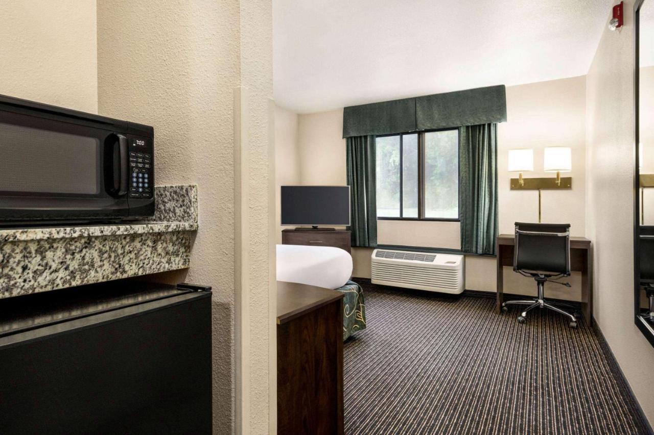 Queen Room - Non-Smoking - Non Pet Friendly at Travelodge by Wyndham Yuma