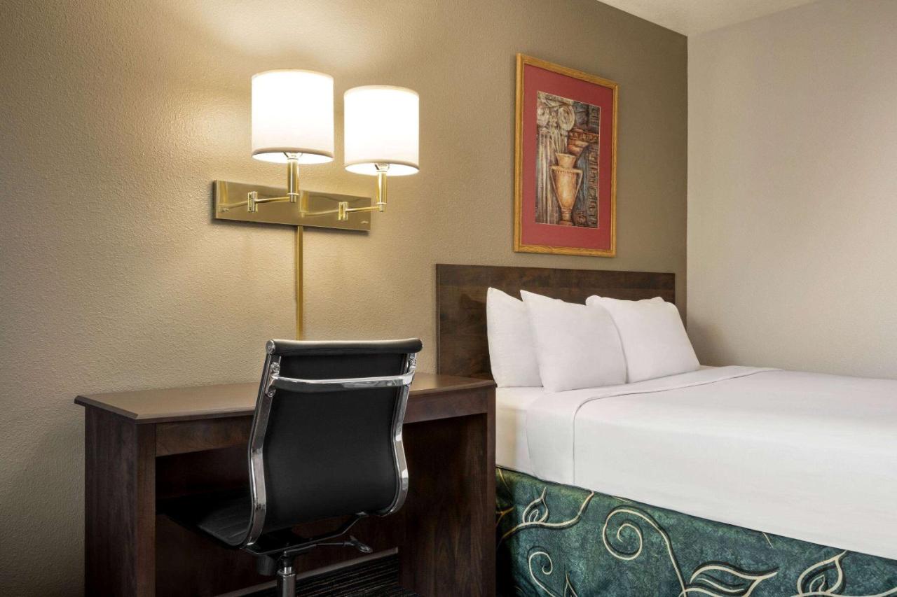 Queen Room - Non-Smoking - Non Pet Friendly at Travelodge by Wyndham Yuma