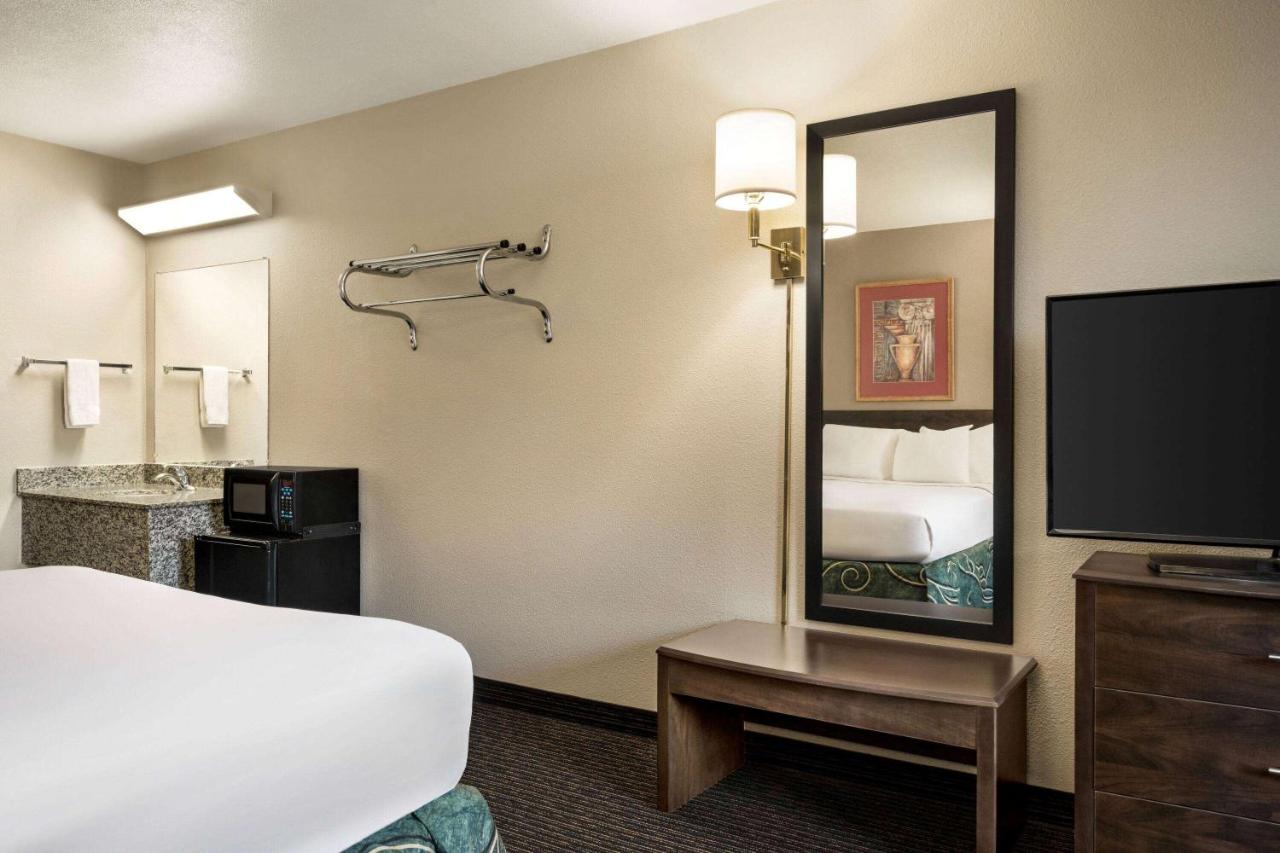 Queen Room - Non-Smoking - Non Pet Friendly at Travelodge by Wyndham Yuma