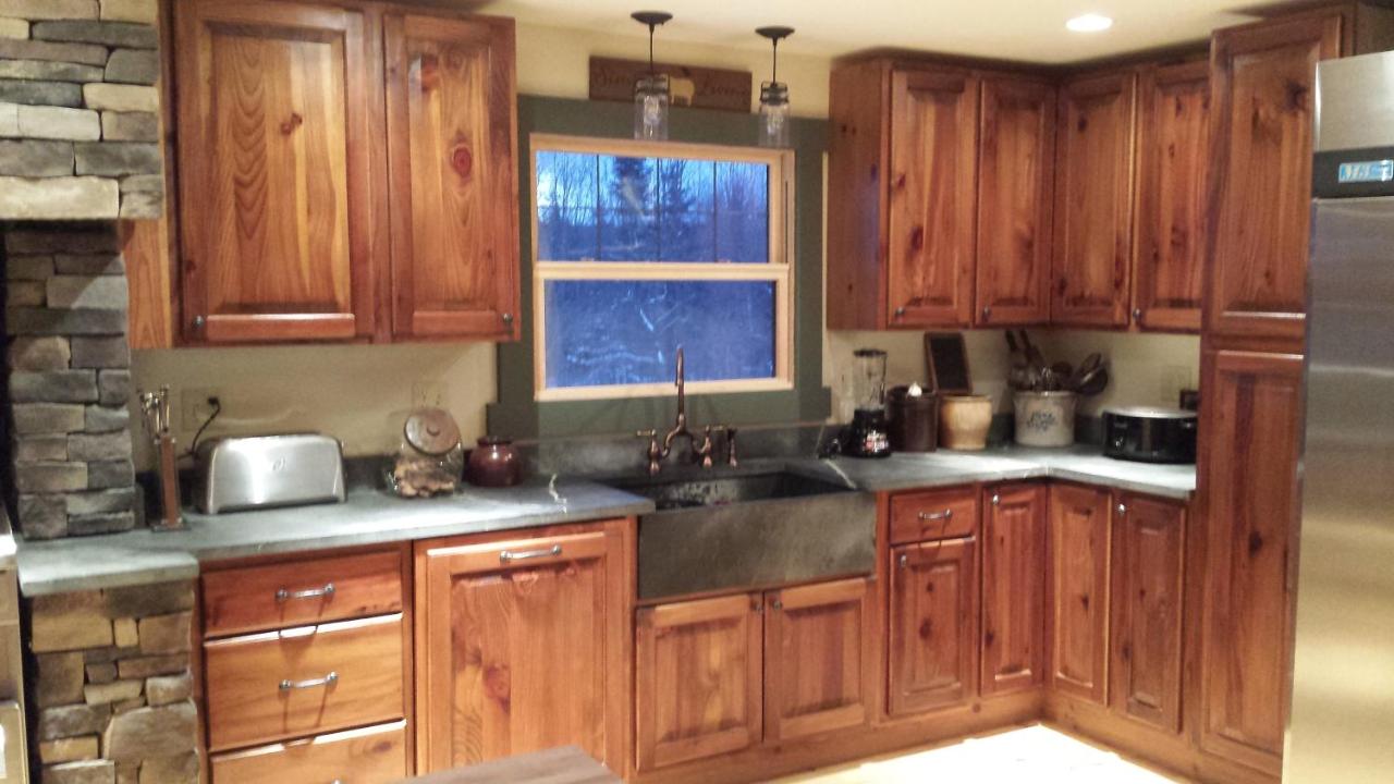| Deer Mountain Lodge & Wilderness Resort