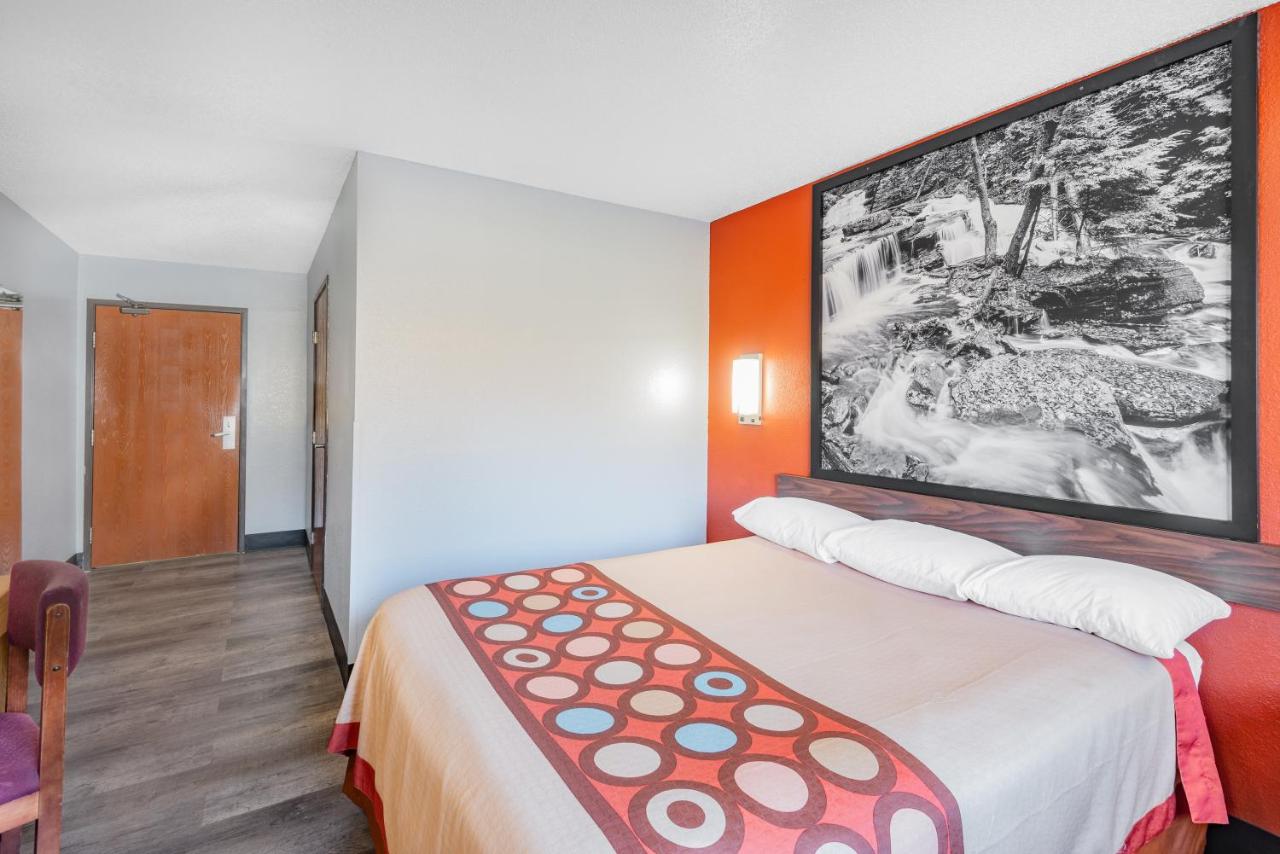 Queen Room - Non-Smoking at Super 8 by Wyndham Waynesburg