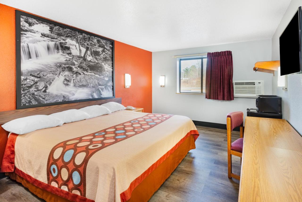 King Room - Non-Smoking at Super 8 by Wyndham Waynesburg
