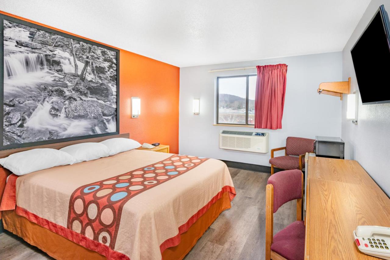 Queen Room - Non-Smoking at Super 8 by Wyndham Waynesburg