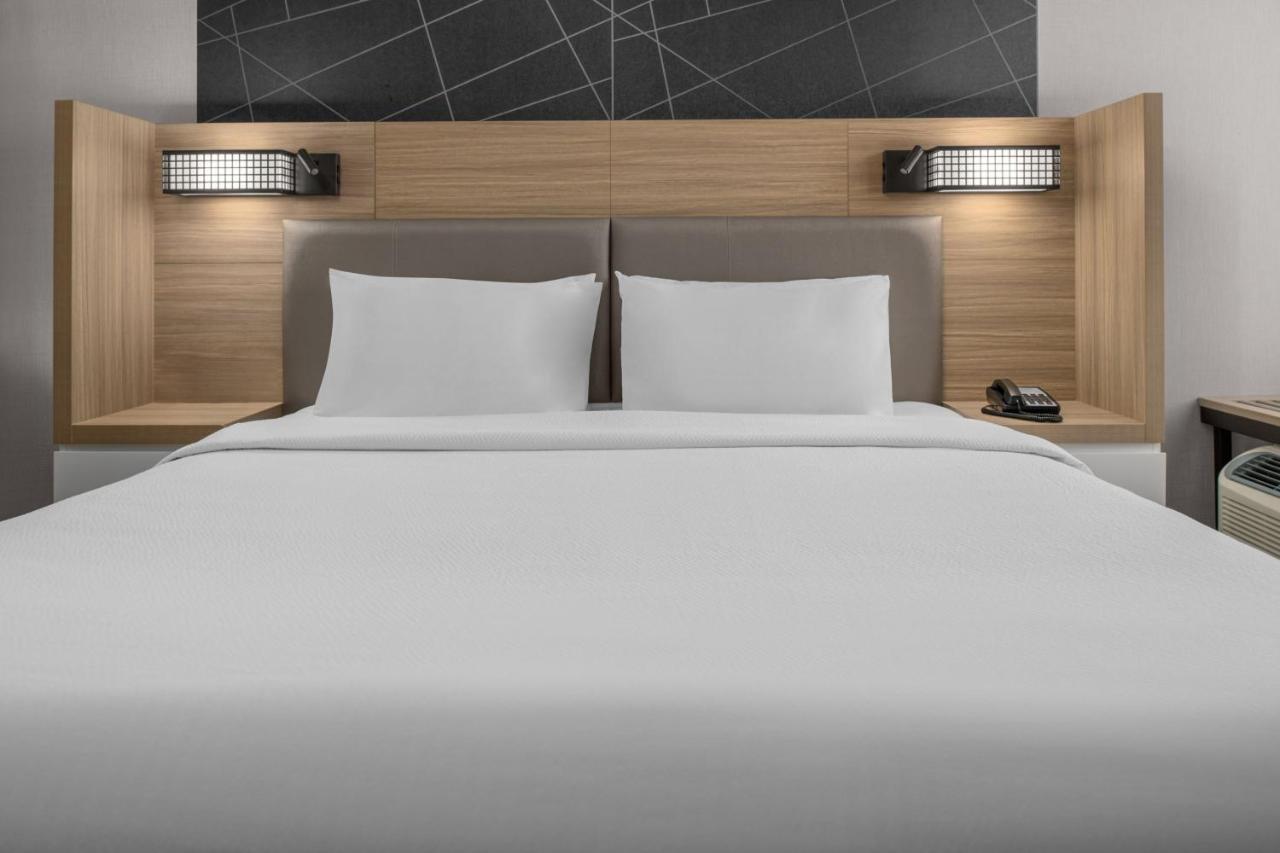 King Suite with Trundle Bed at SpringHill Suites by Marriott Riverside Redlands