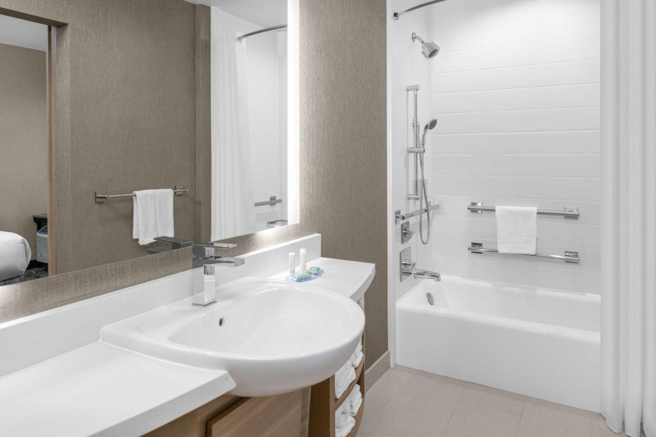 King Suite with Trundle Bed at SpringHill Suites by Marriott Riverside Redlands