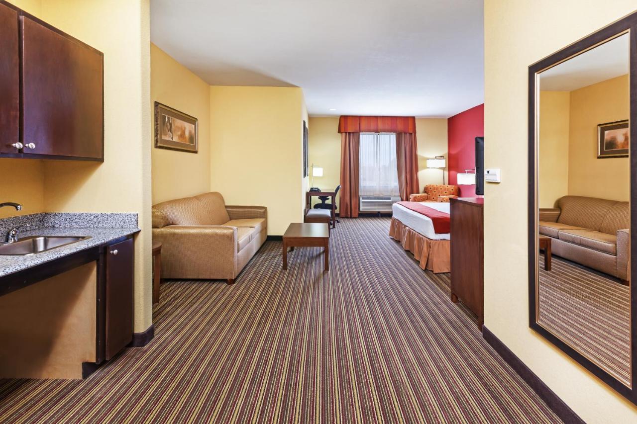  | Holiday Inn Express & Suites Cleveland, an IHG Hotel