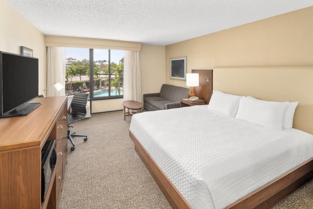  | Crowne Plaza Hotel Fort Myers at Bell Tower Shops, an IHG Hotel