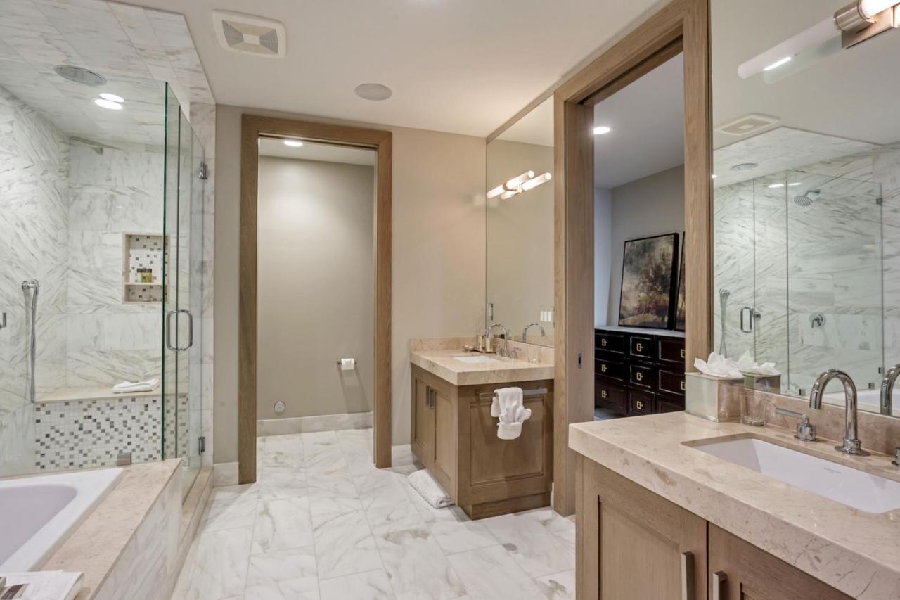 Deluxe King Room at Stein Eriksen Residences
