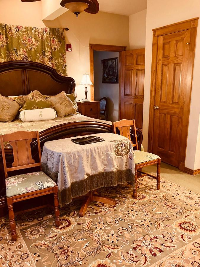 Deluxe King Suite at All Seasons Inn