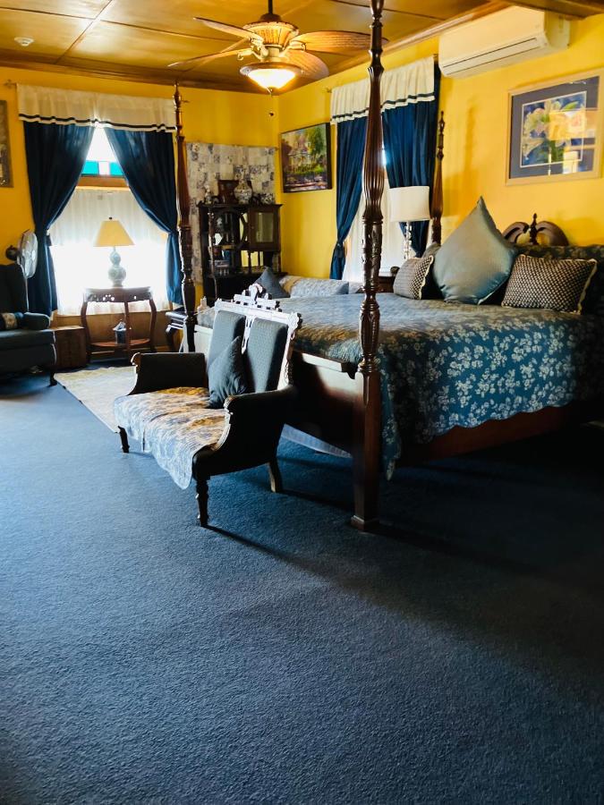 Blue Willow at Daffodil Cottage at All Seasons Inn