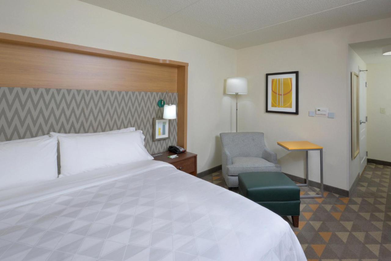 King Room at Holiday Inn Raleigh-Durham Airport by IHG