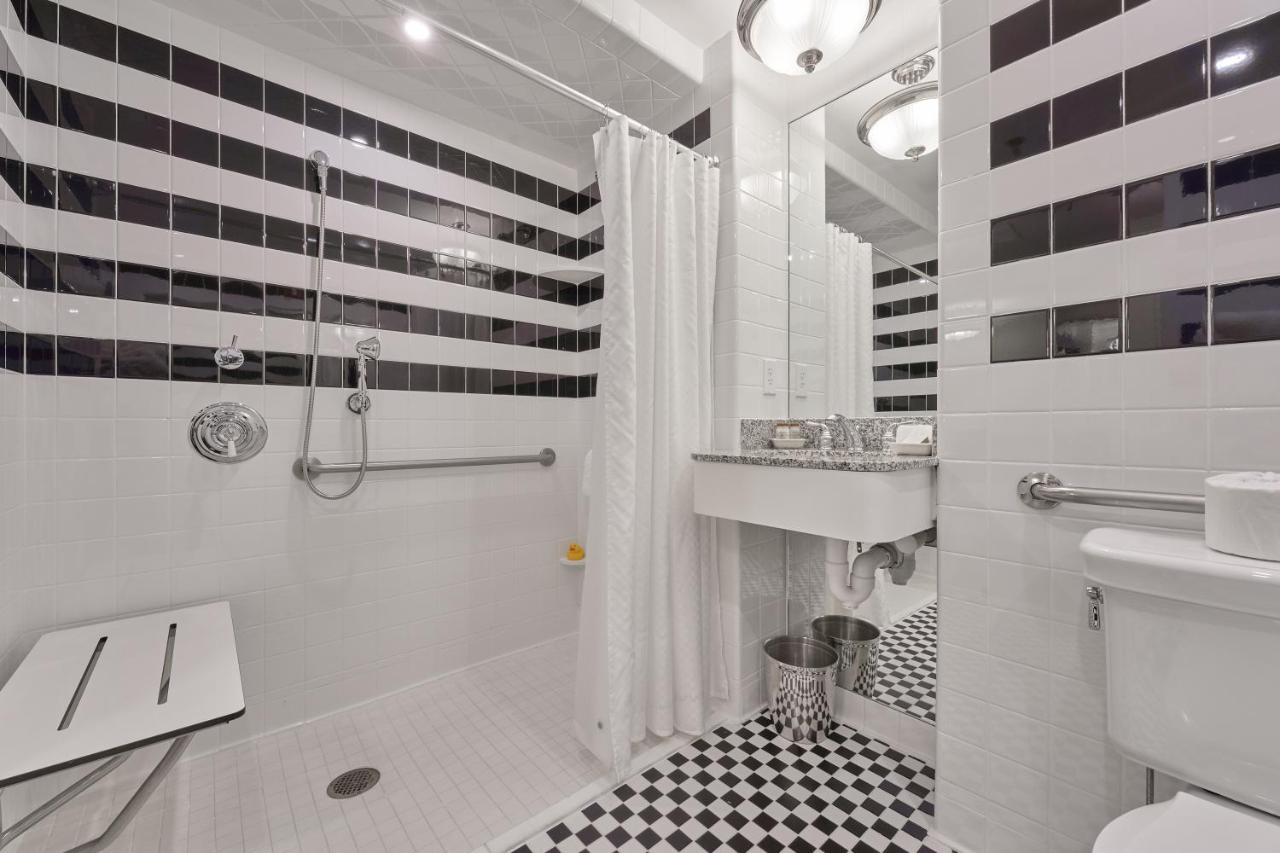 Queen Room - Disability Access at O.Henry Hotel
