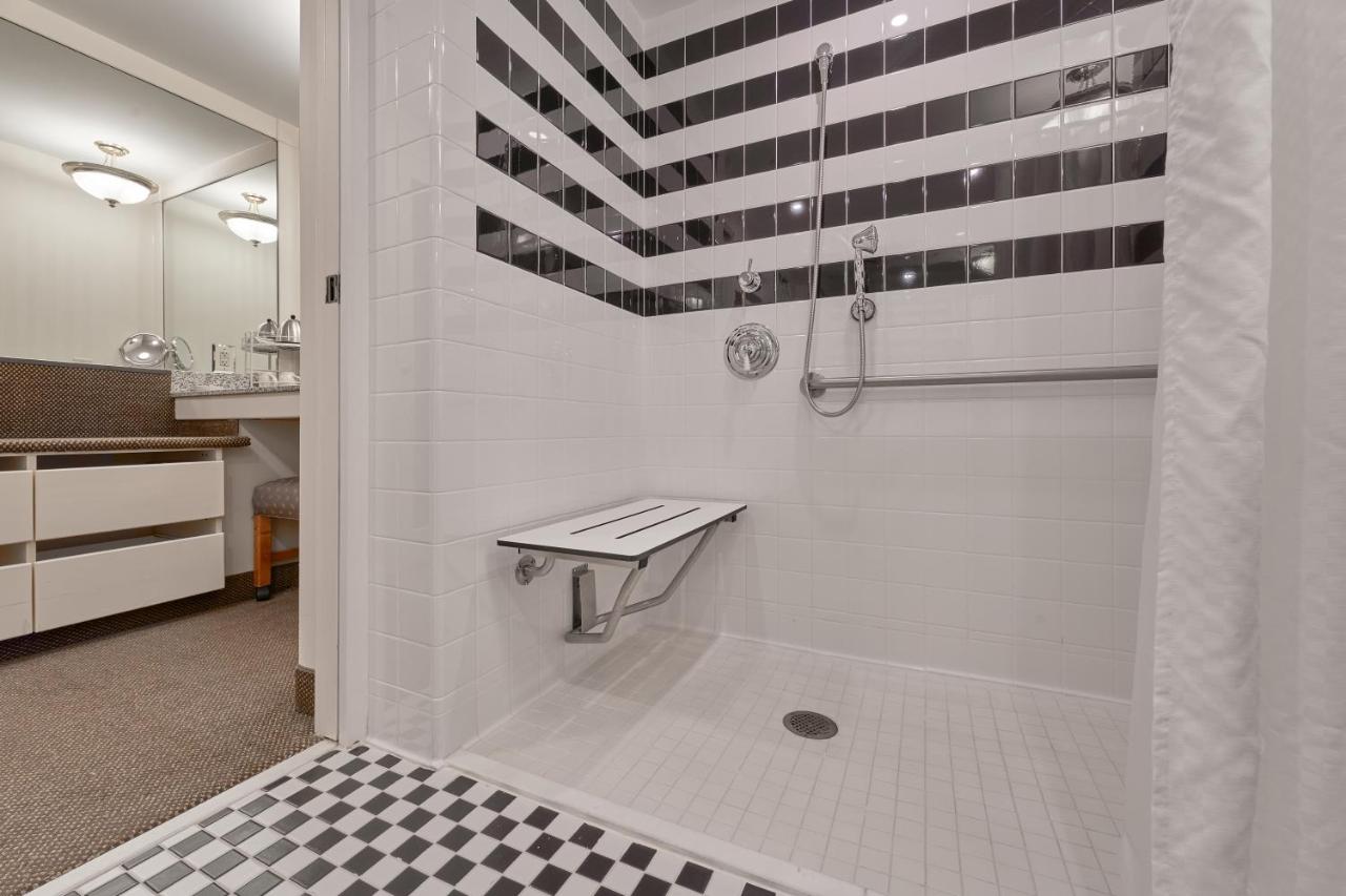 Queen Room - Disability Access at O.Henry Hotel