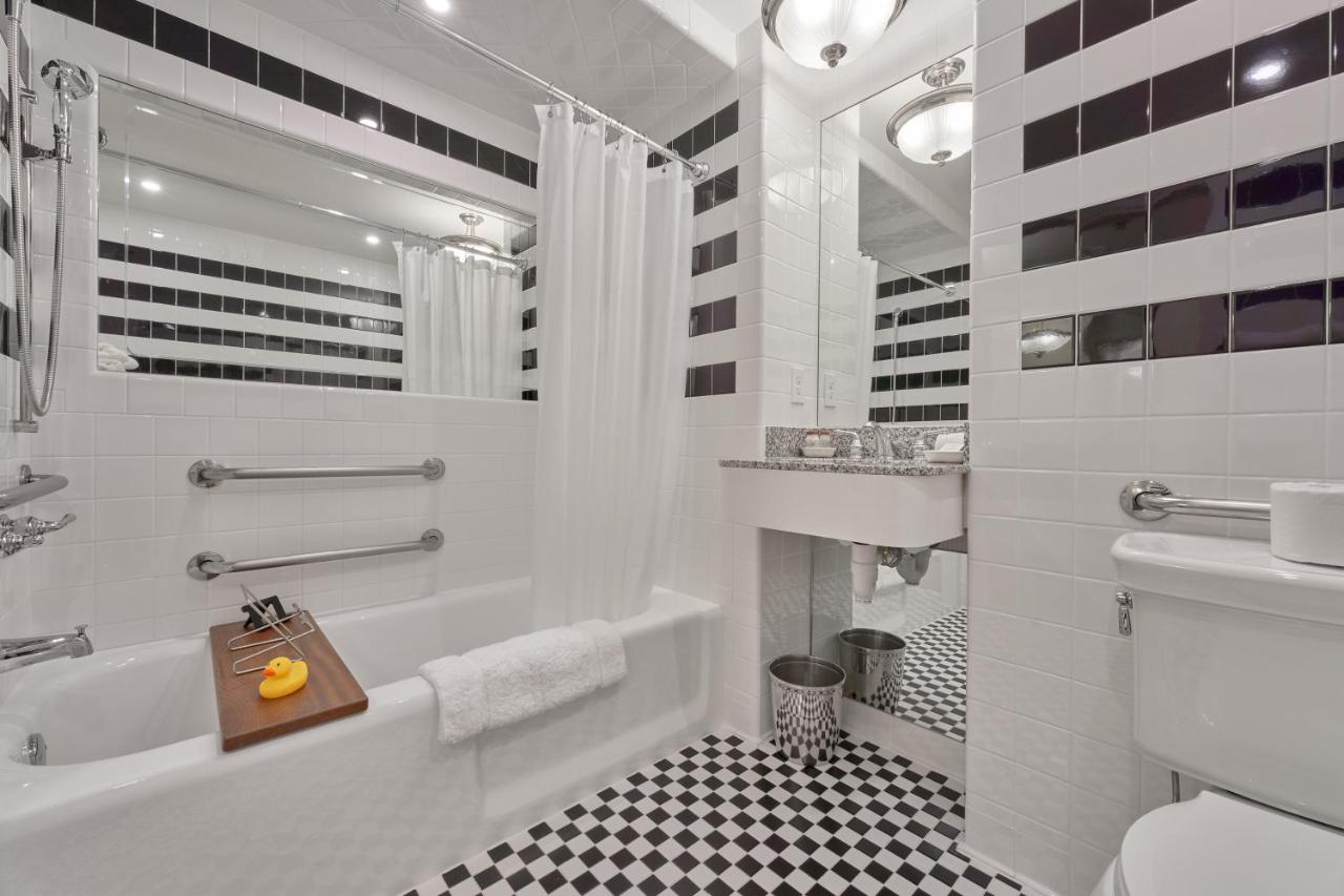 Queen Room - Disability Access at O.Henry Hotel
