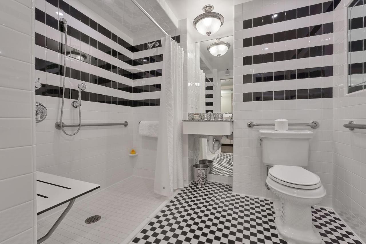 Queen Room - Disability Access at O.Henry Hotel