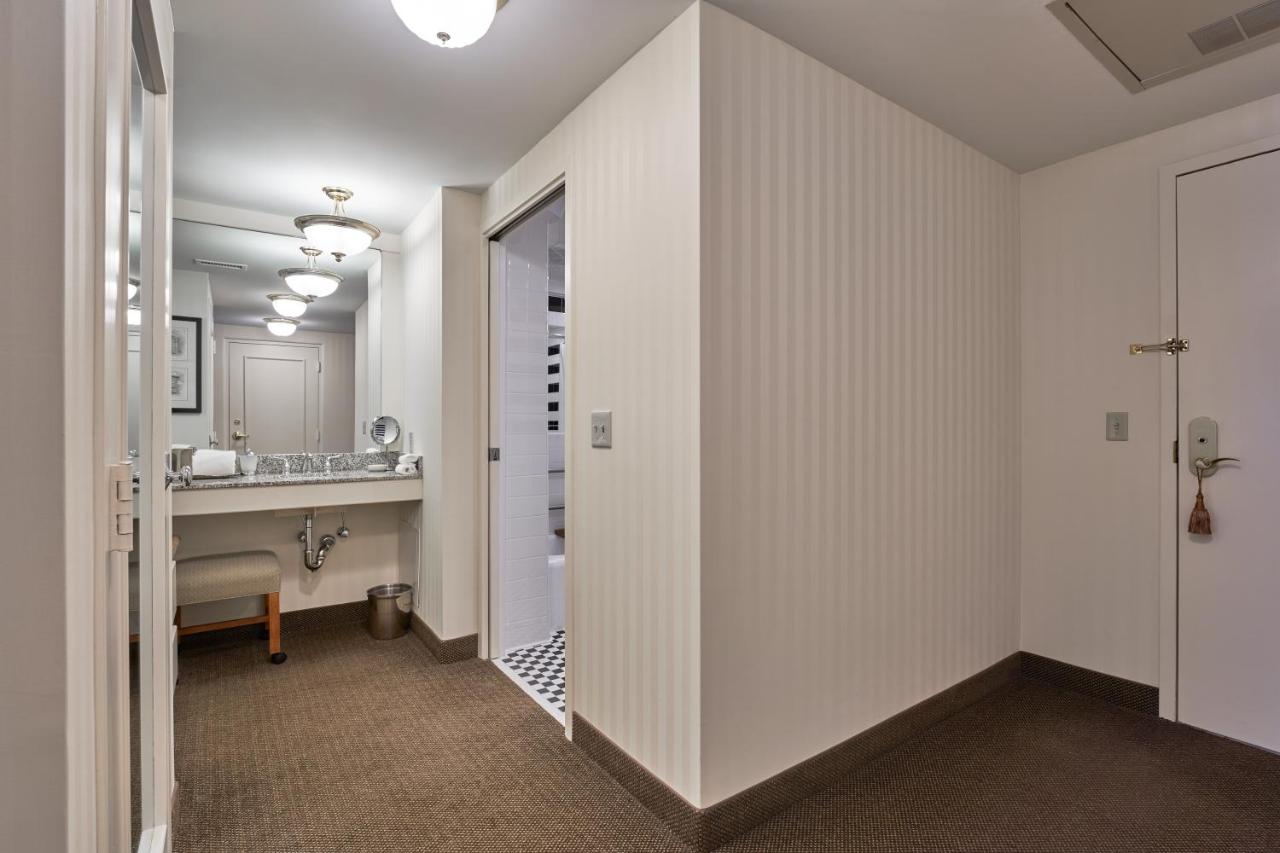 Queen Room - Disability Access at O.Henry Hotel