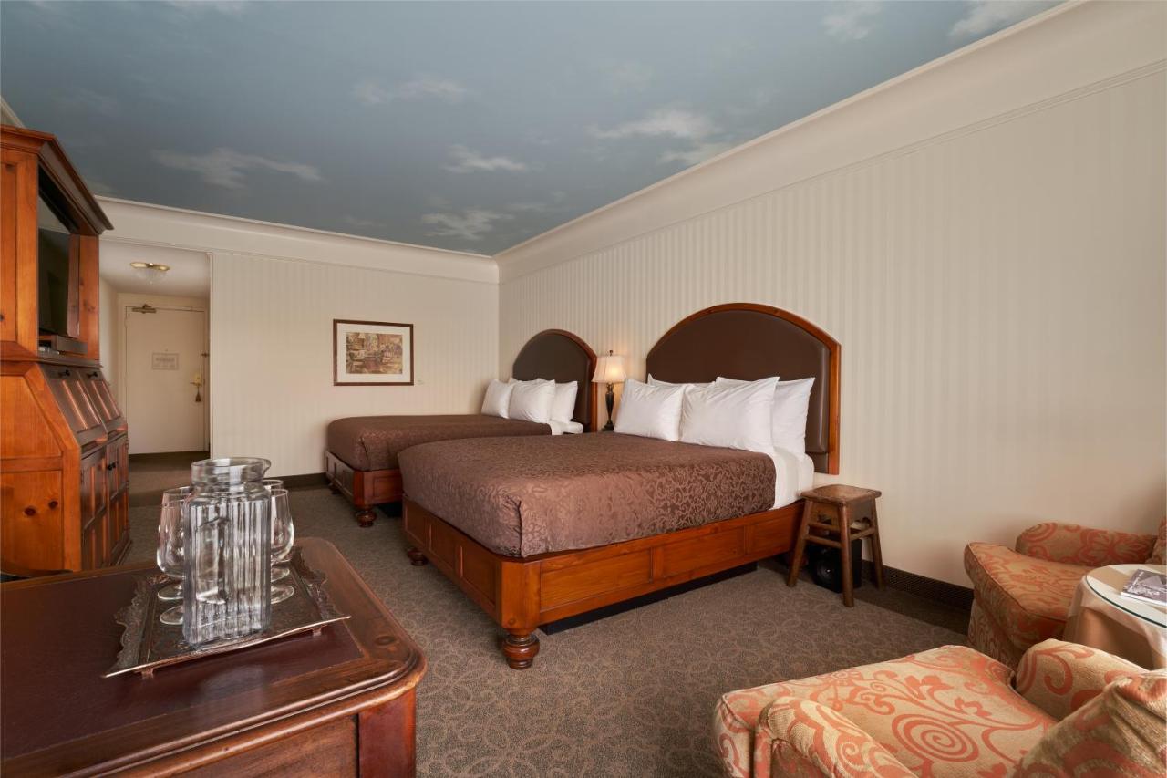 Queen Room with Two Queen Beds at O.Henry Hotel