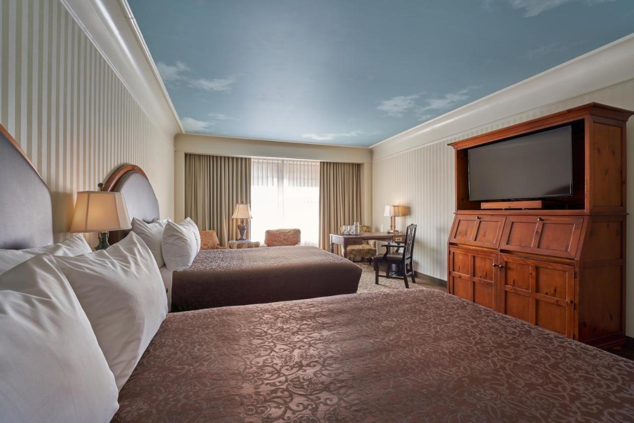 Queen Room with Two Queen Beds at O.Henry Hotel