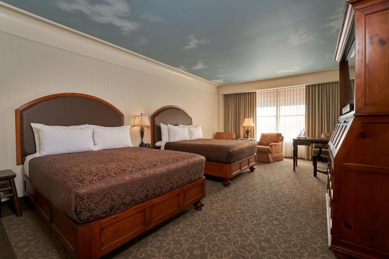 Queen Room with Two Queen Beds at O.Henry Hotel