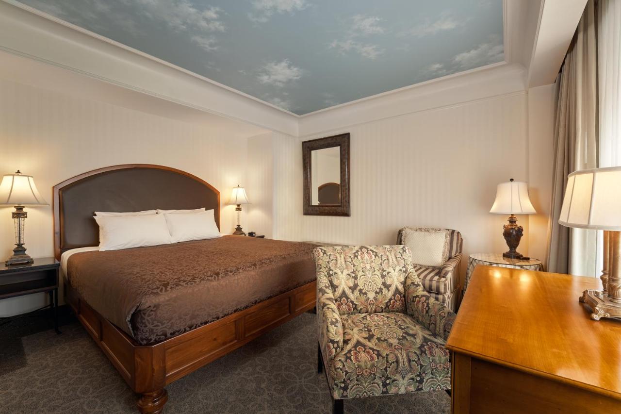 Deluxe Suite at O.Henry Hotel
