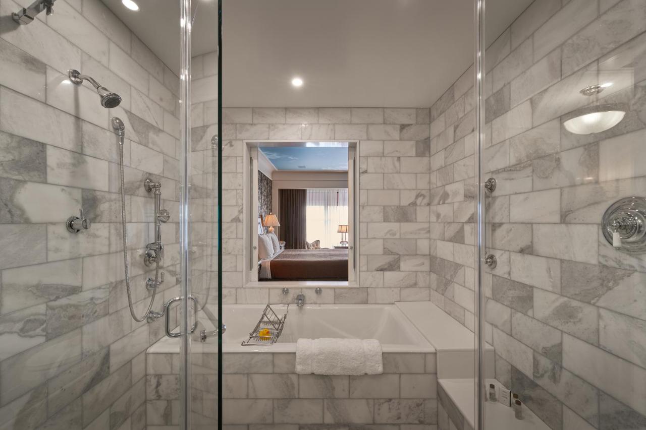 Superior Suite at O.Henry Hotel
