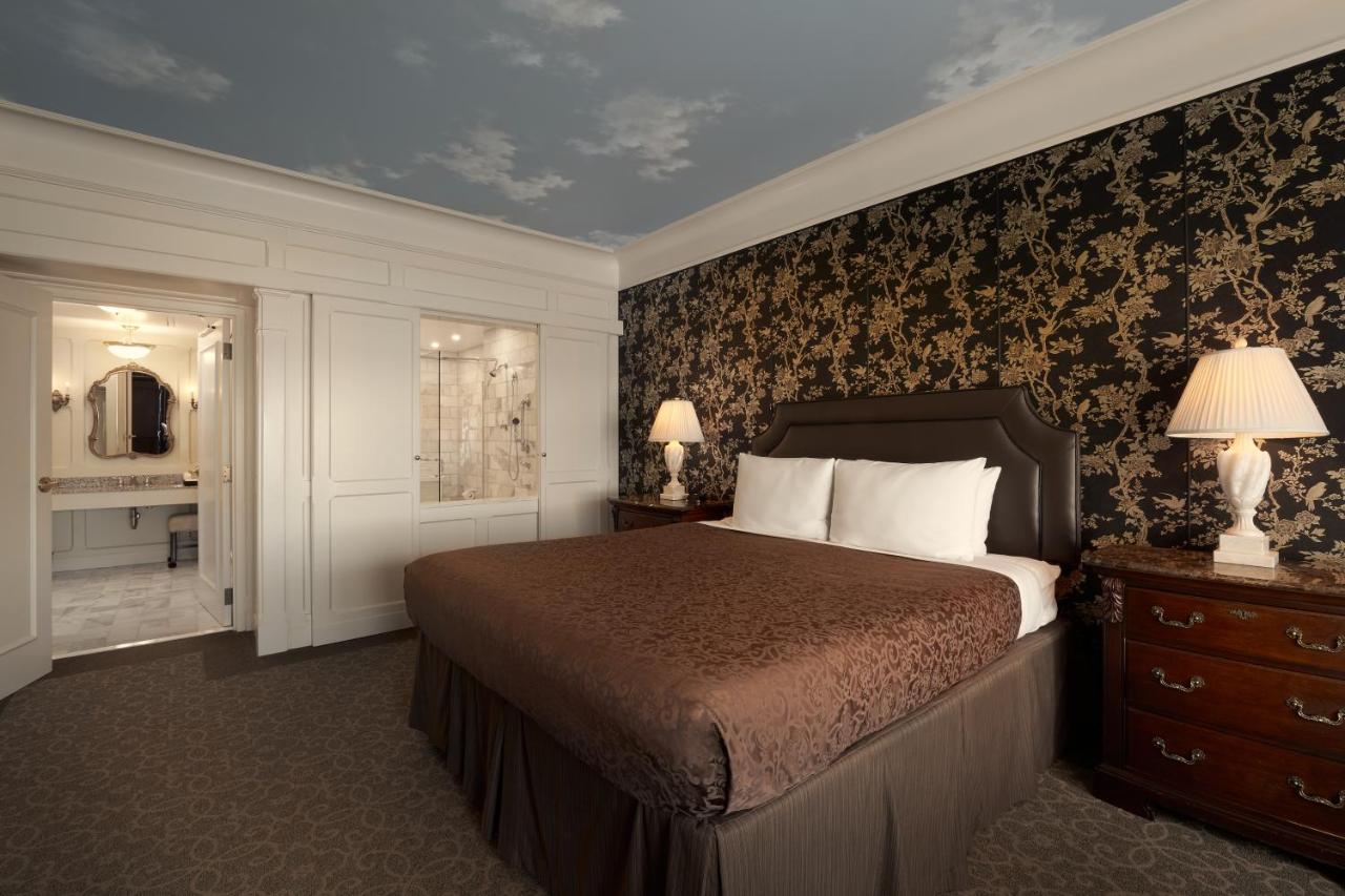 Superior Suite at O.Henry Hotel