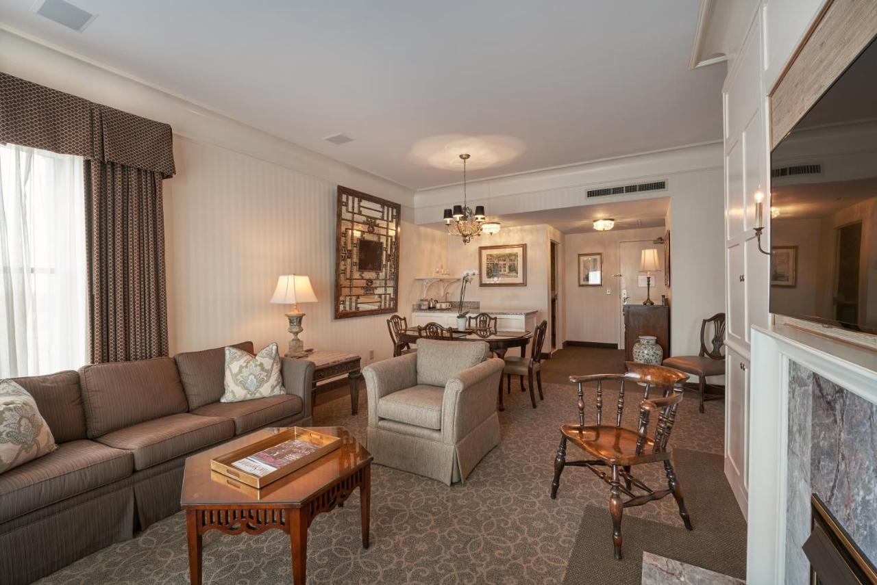 Superior Suite at O.Henry Hotel