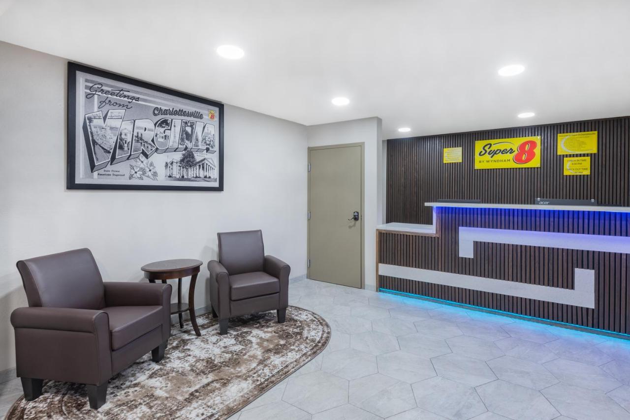 | Super 8 by Wyndham Charlottesville