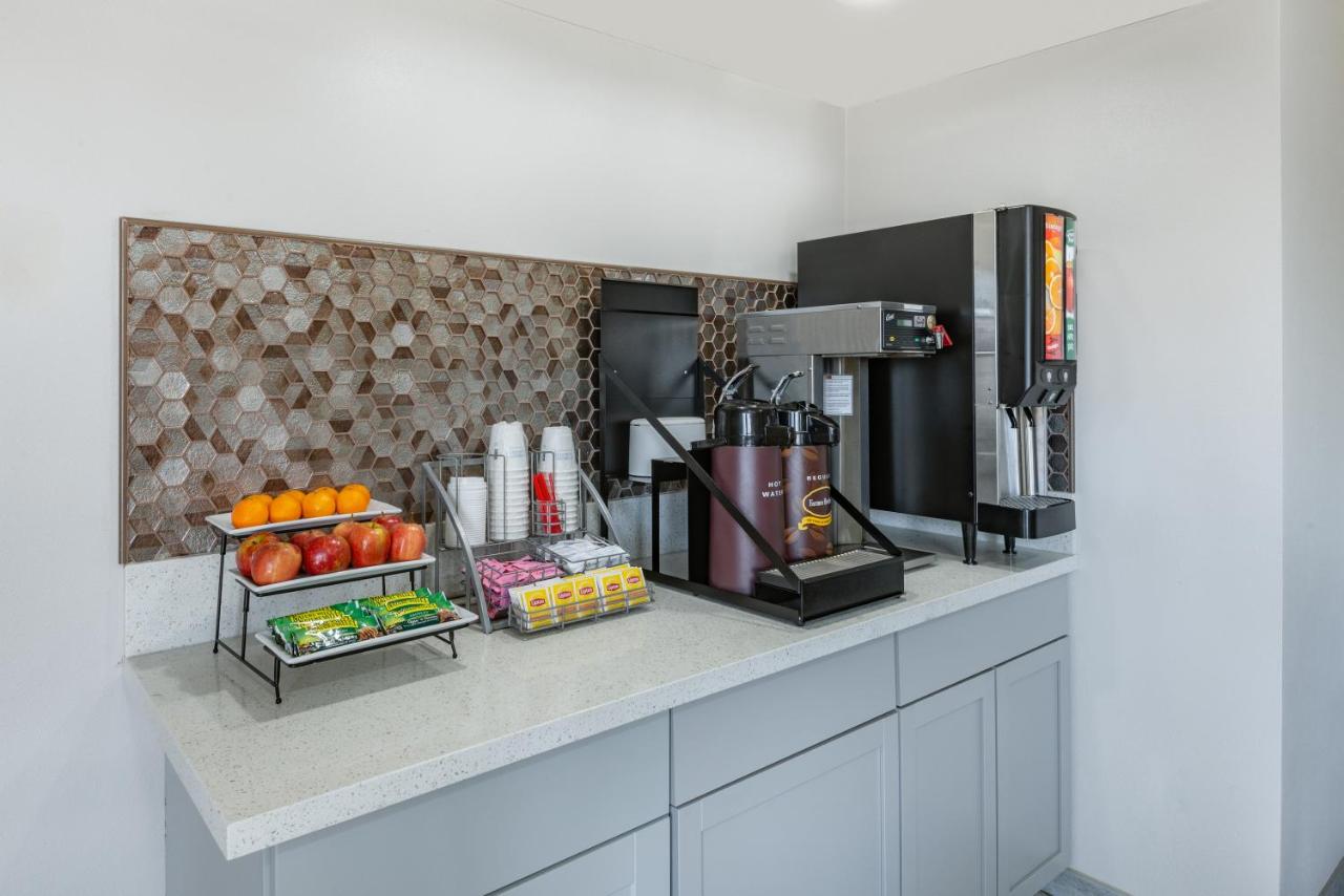 | Super 8 by Wyndham Charlottesville