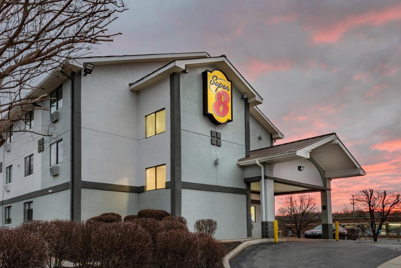 | Super 8 by Wyndham Charlottesville