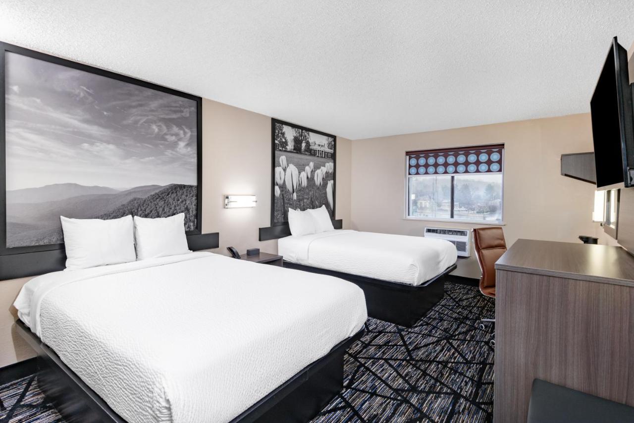 | Super 8 by Wyndham Charlottesville