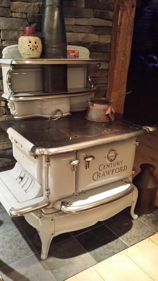 | Deer Mountain Lodge & Wilderness Resort