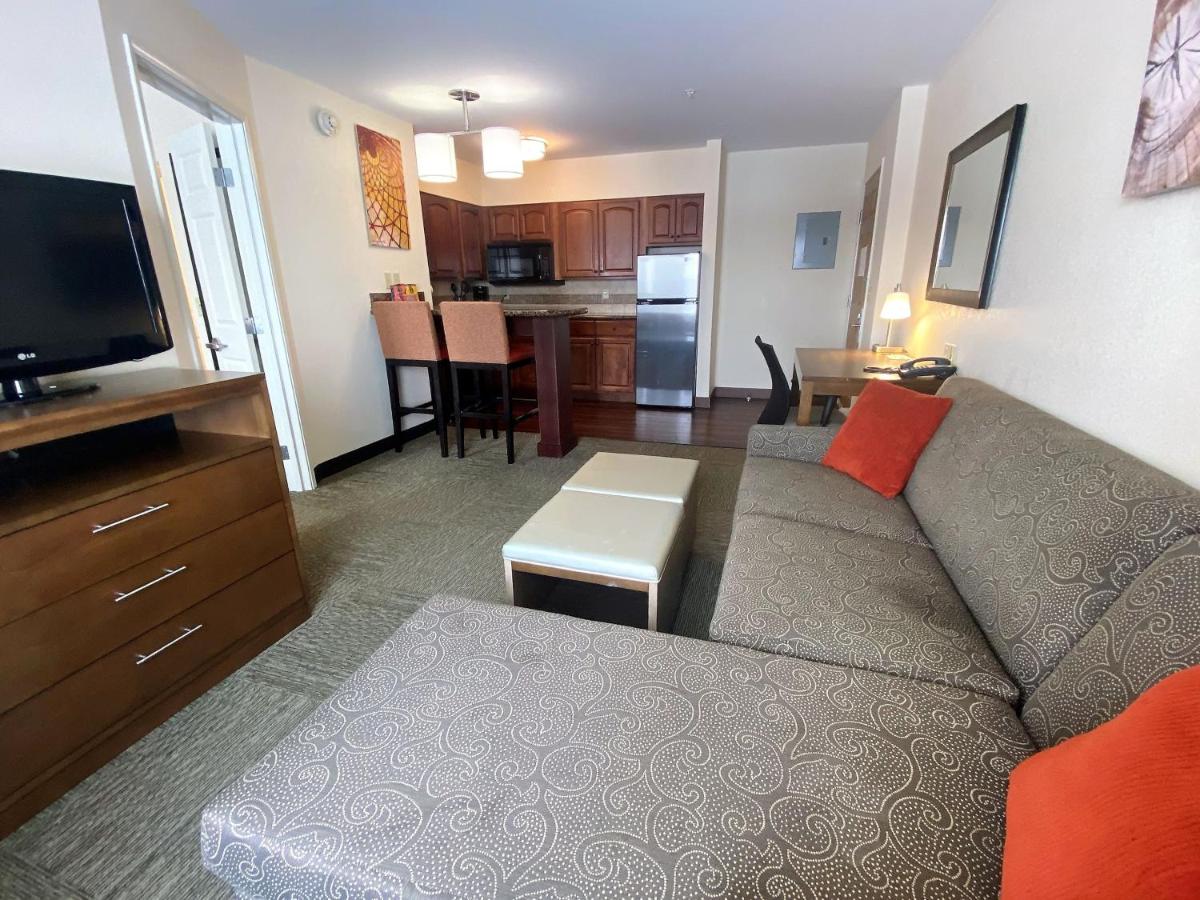 One-Bedroom Queen Suite at Staybridge Suites Great Falls, an IHG Hotel