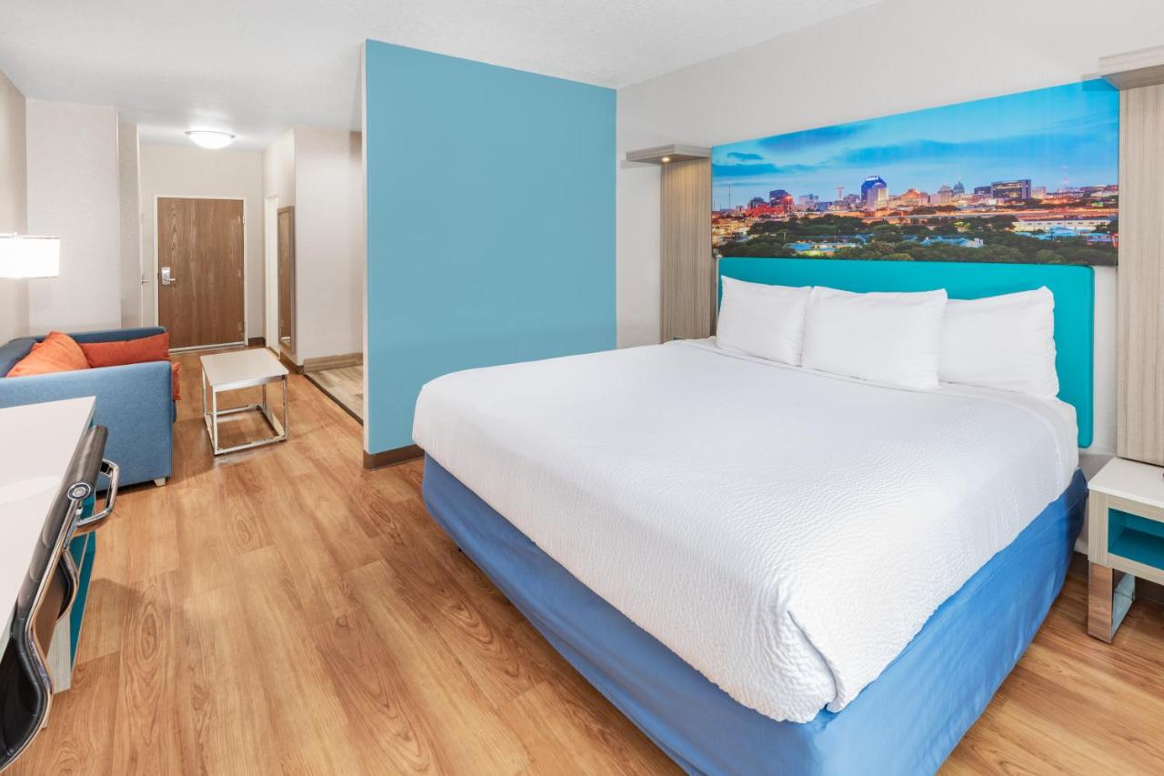King Studio Suite - Non-Smoking at Days Inn & Suites by Wyndham San Antonio near Frost Bank Center