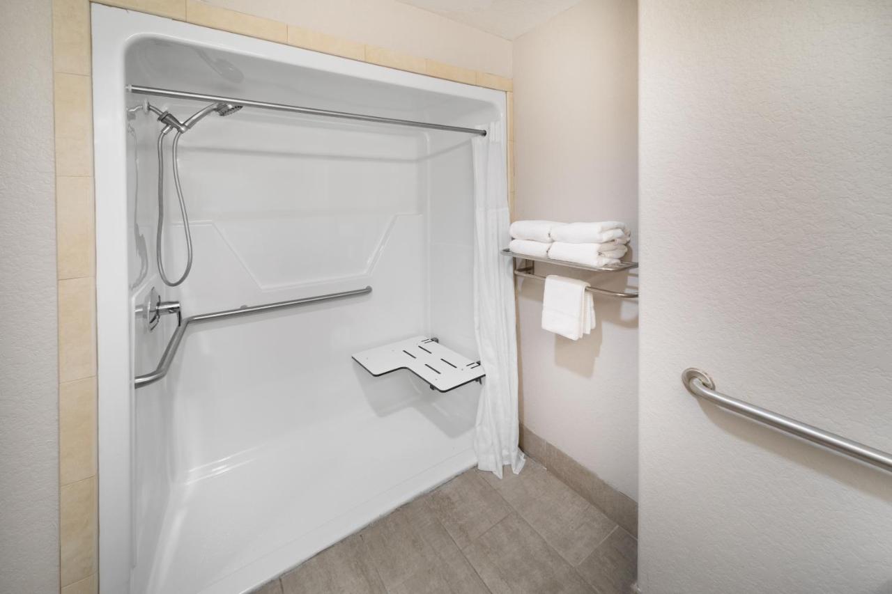 King Room - Mobility Access/Non-Smoking at Days Inn & Suites by Wyndham San Antonio near Frost Bank Center