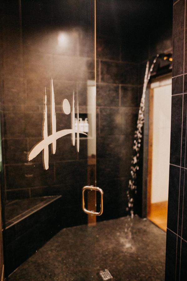 | FivePine Lodge